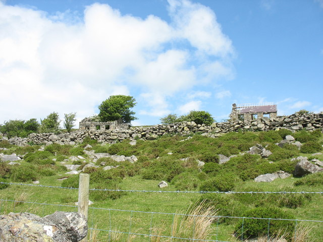 File:Two derelict cottages - Foel and Ffridd Uchaf - geograph.org.uk - 454693.jpg