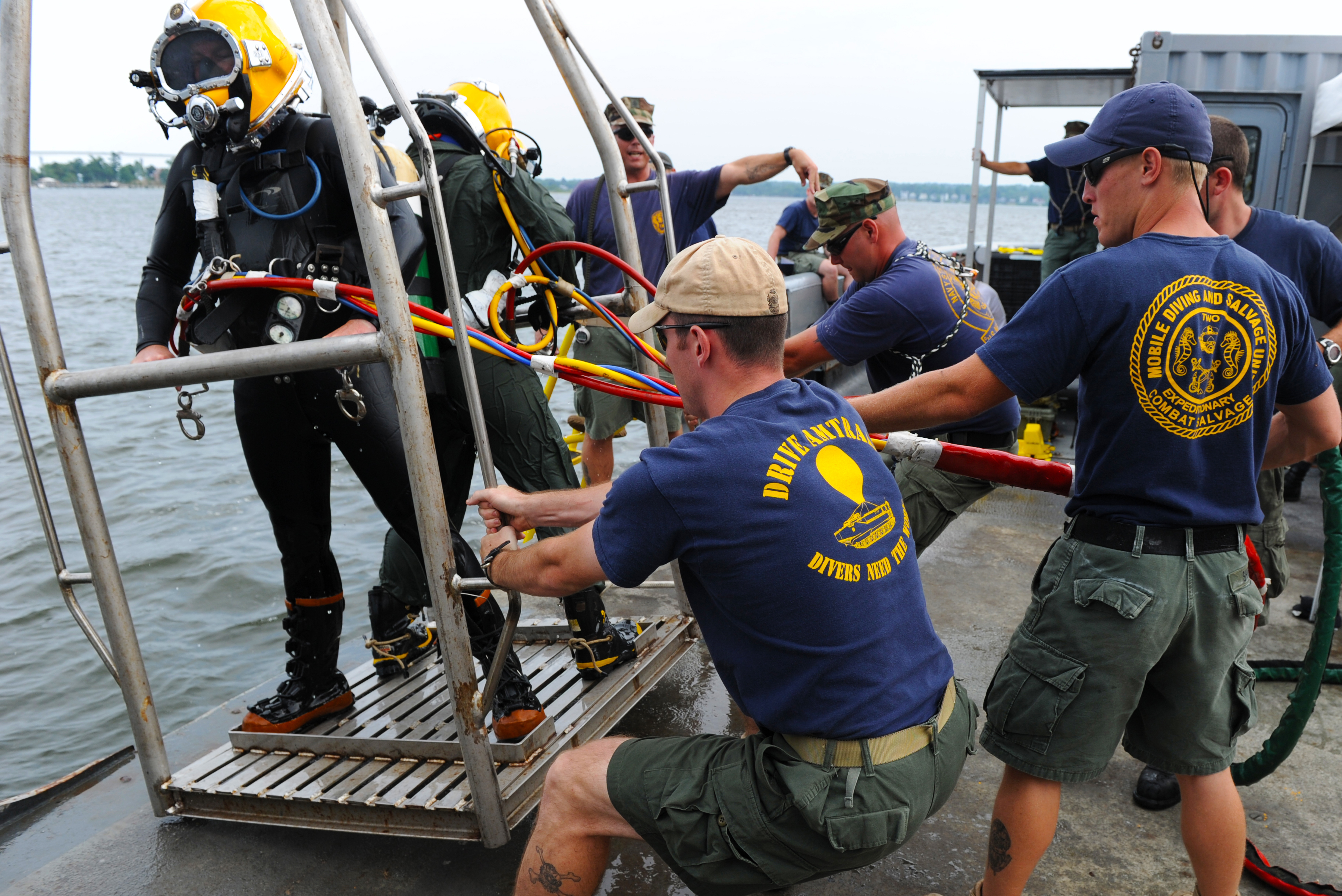 File:US Navy 100712-N-9769P-738 Navy Divers are pulled onto the 