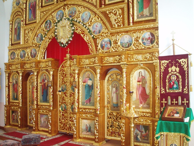 File:Иконостас храма Святого Архистратига Михаила над Ореандой в 2008 году.jpg