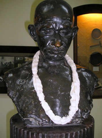 File:1-P1010022 Mahatma Gandhi's Bust.JPG