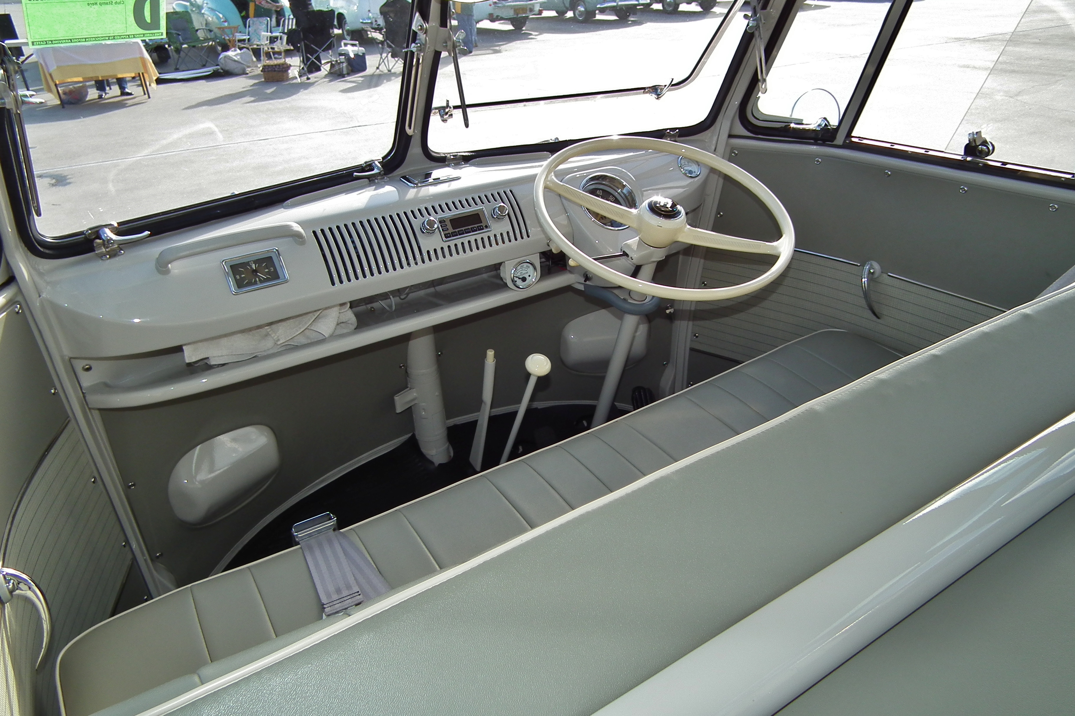 File:1960 Volkswagen T1 Transporter Deluxe 21 Window bus (6105458871).jpg -  Wikimedia Commons