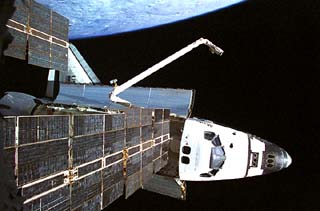 Atlantis Docked to Mir (STS-74).jpg