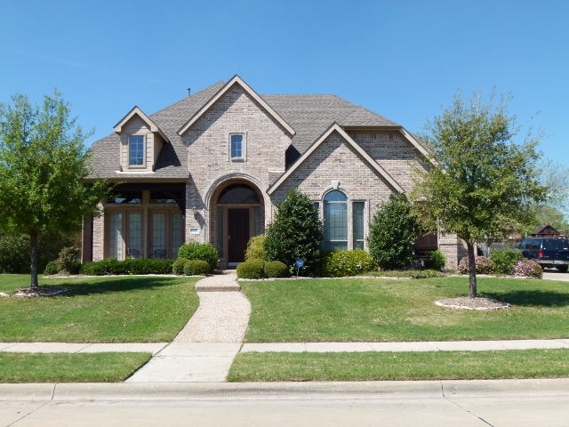 File:Beautiful Home with roof and green Lawns in Dallas.jpg