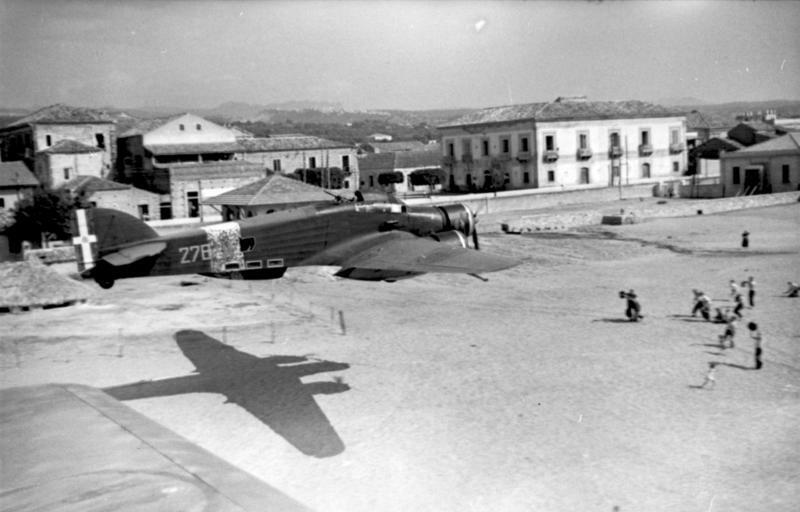 Regia Aeronautica Bombers during CRUSADER The Crusader Project