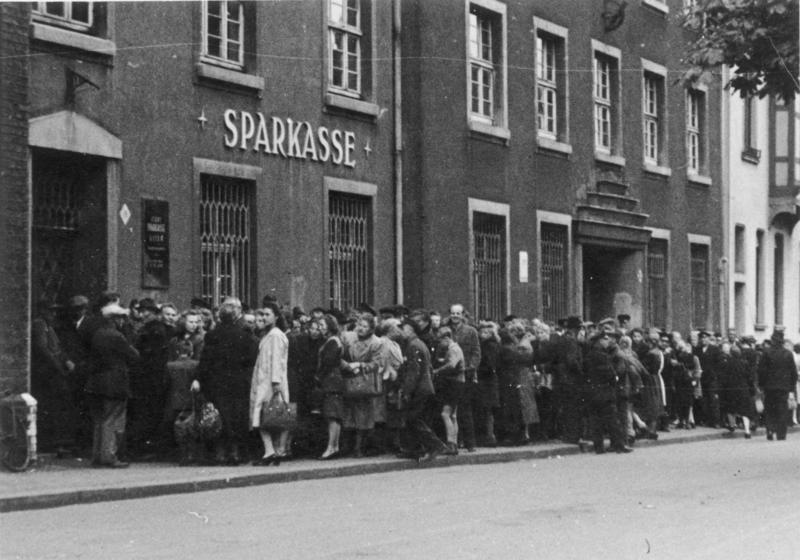 File:Bundesarchiv Bild 183-2005-1017-513, Essen, Währungsreform.jpg