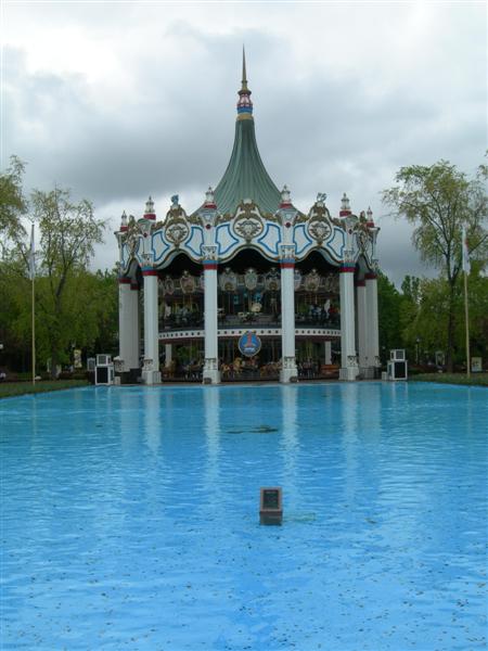 File:Columbia Carousel from water Jr.jpg