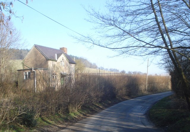 File:Cottage at Broadford - geograph.org.uk - 902812.jpg