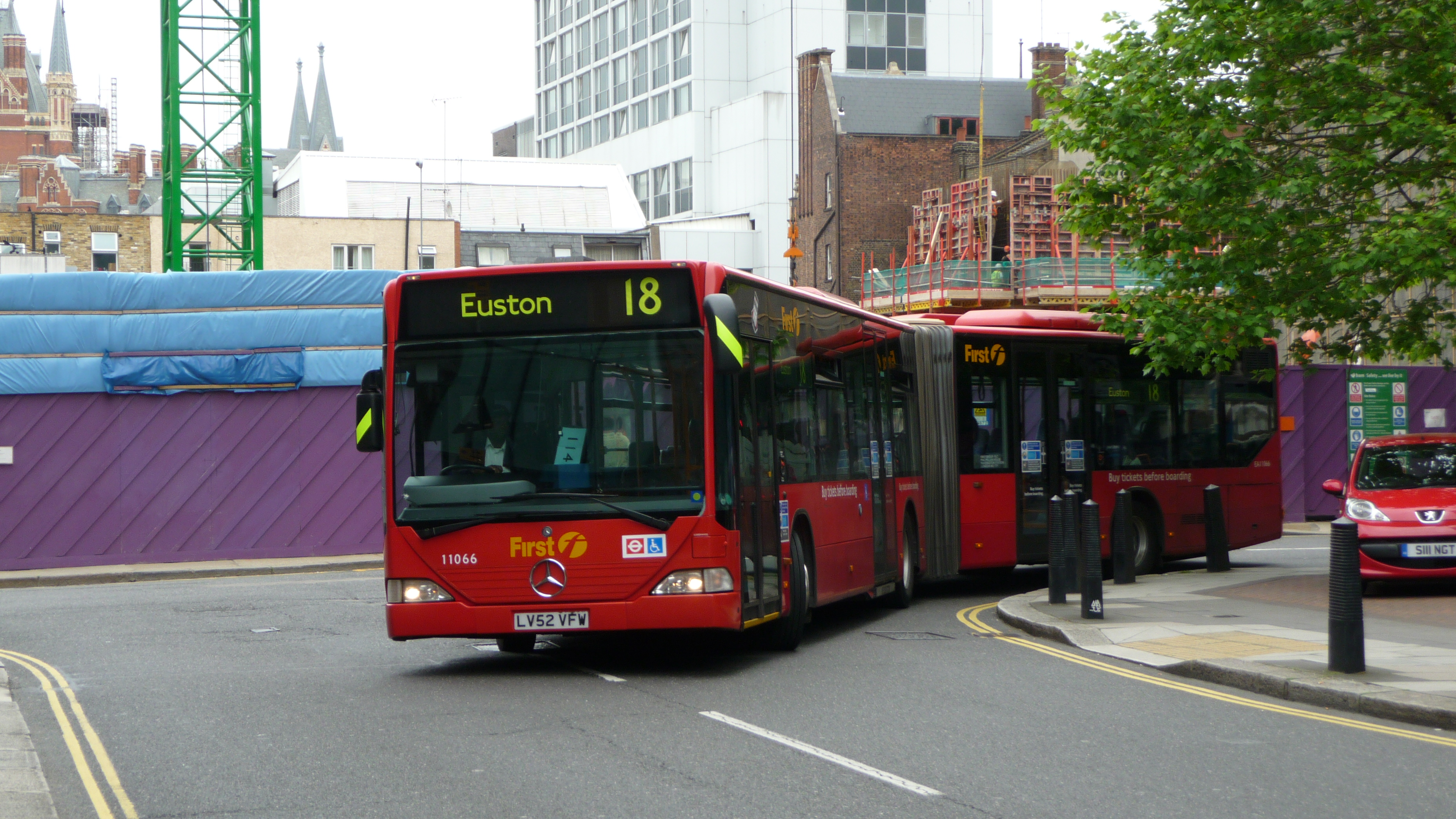 Т 18 автобус. Автобусы Лондона одноэтажные. Автобус Лондон. Автобус 18. Форд 18 автобус.