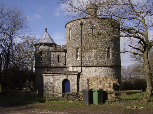 Folly in Grotto Copse - geograph.org.uk - 361309