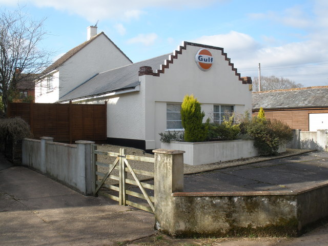 File:Former petrol station, Halberton - geograph.org.uk - 1177513.jpg