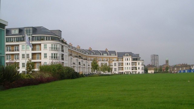 File:Imperial Crescent, Sands End - geograph.org.uk - 263223.jpg