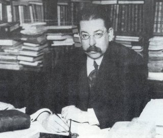 José Enrique Rodó, en su escritorio.