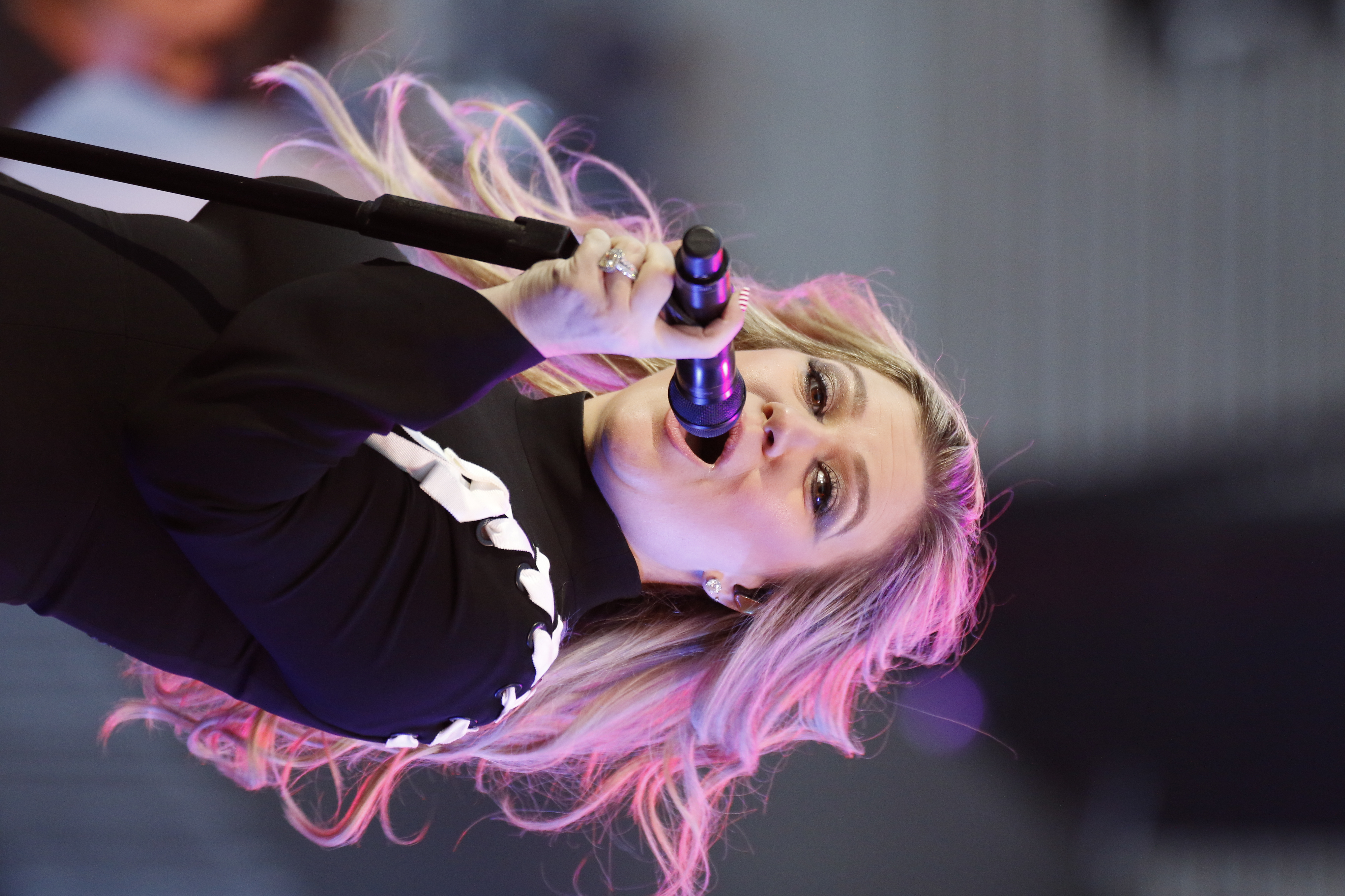 Файл:Kelly Clarkson 2018 DoD Warrior Games Opening Ceremony 12.jpg —  Википедия