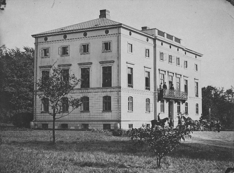 Fil:Konsul Perssons villa före ombyggnad.jpg