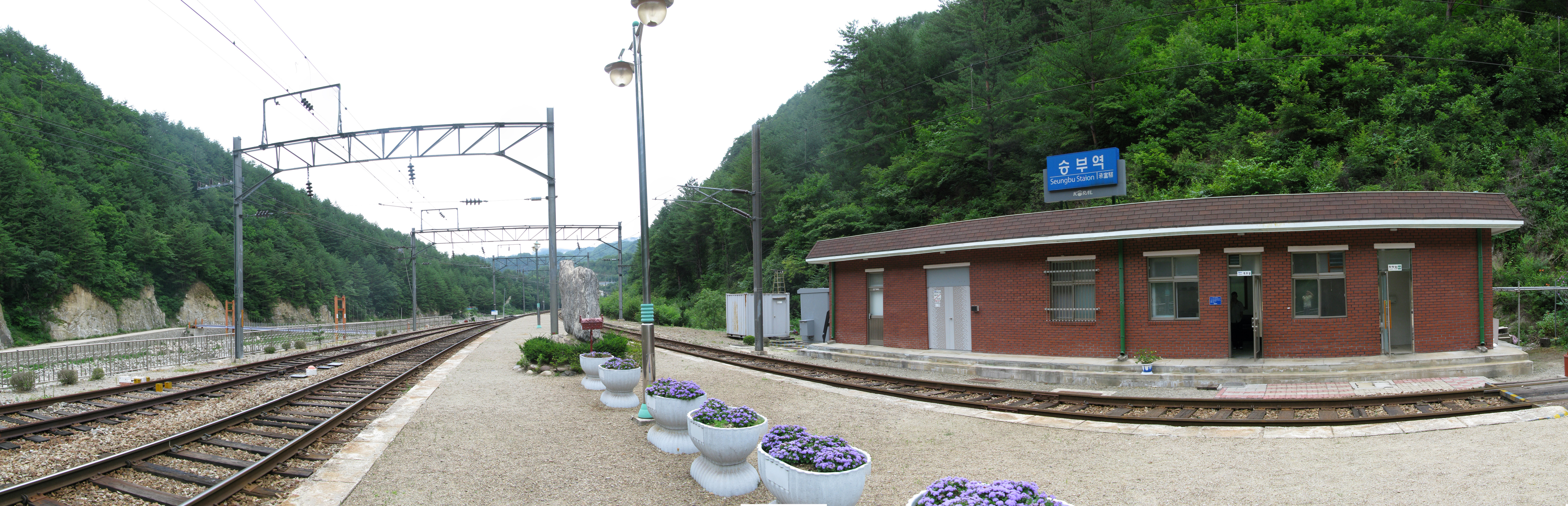 Korail Yeongdong Line Seungbu Station Panoramics.jpg