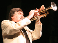 <span class="mw-page-title-main">Kenny Ball</span> English jazz musician