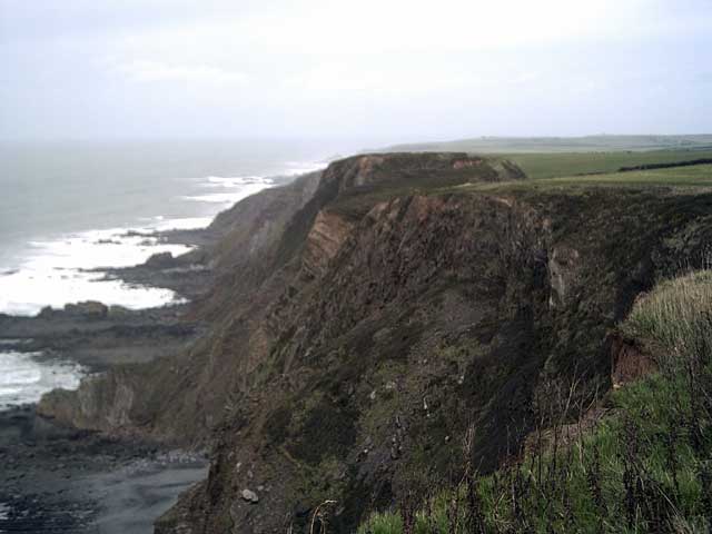 File:Mansley Cliff - geograph.org.uk - 76097.jpg