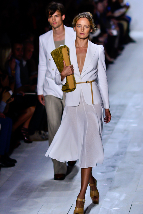 https://upload.wikimedia.org/wikipedia/commons/e/ec/Michael_Kors_Spring-Summer_2014_01.jpg