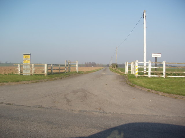 File:Private Road leading to Grange Farm - geograph.org.uk - 378829.jpg