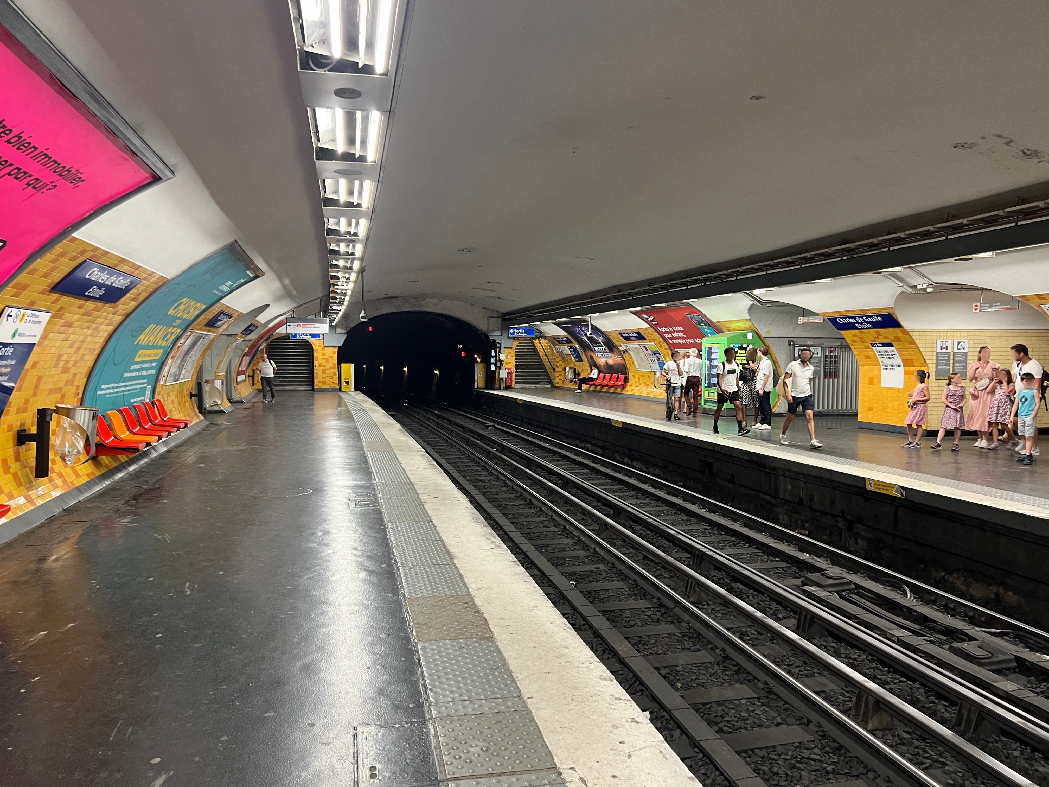 Charles de Gaulle - Étoile (métro de Paris) — Wikipédia