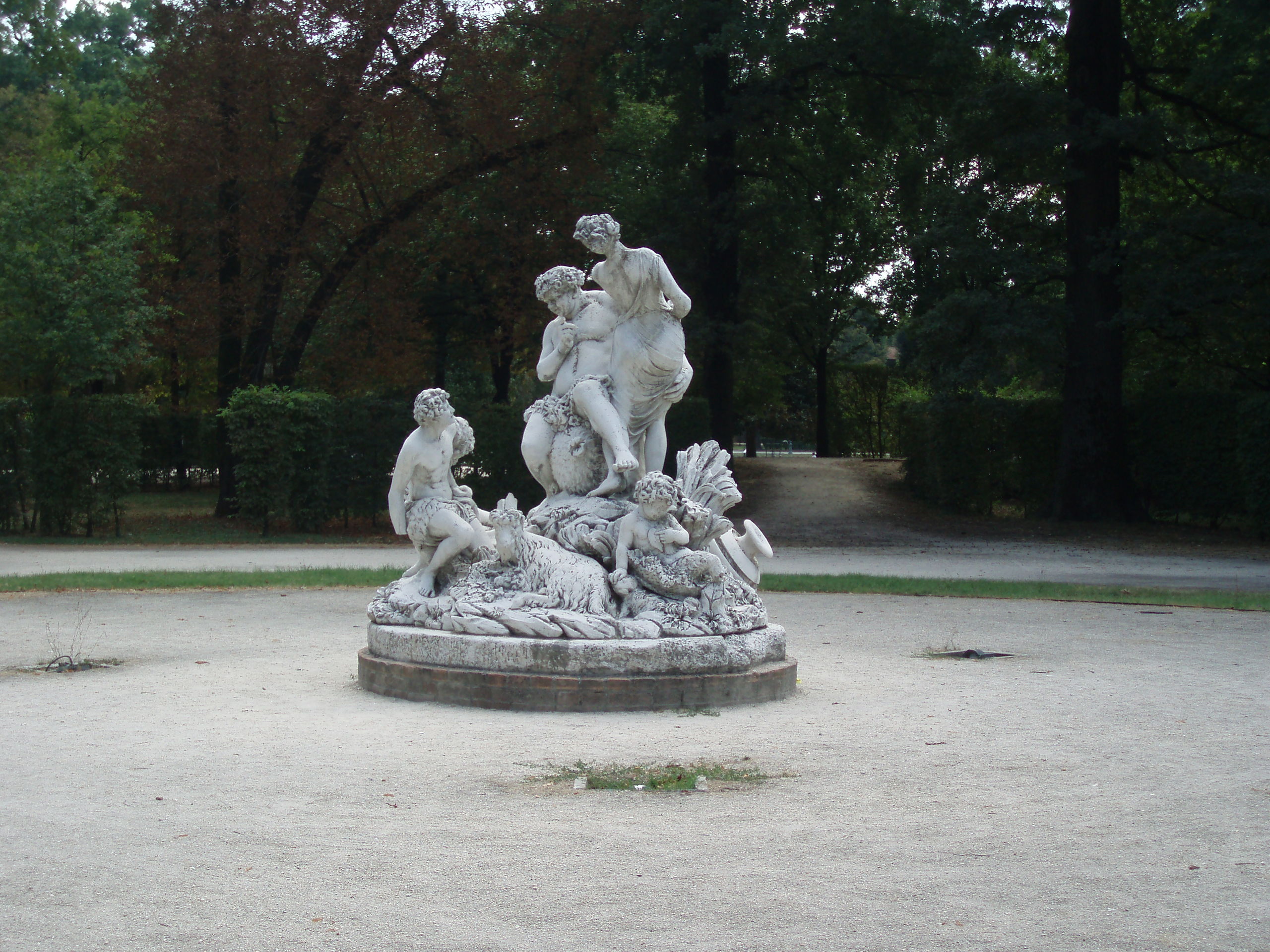 File:Statua parco ducale di Parma.JPG - Wikimedia Commons