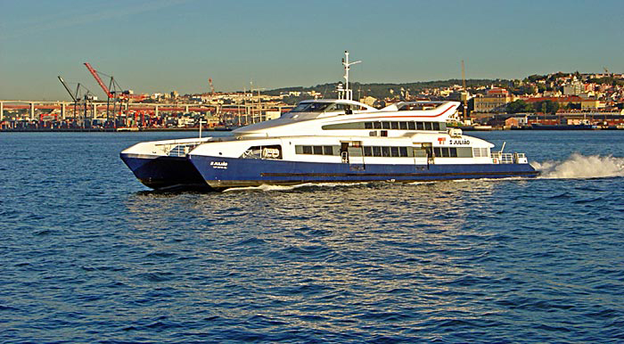 File:TransTejo Catamaran 2006.jpg