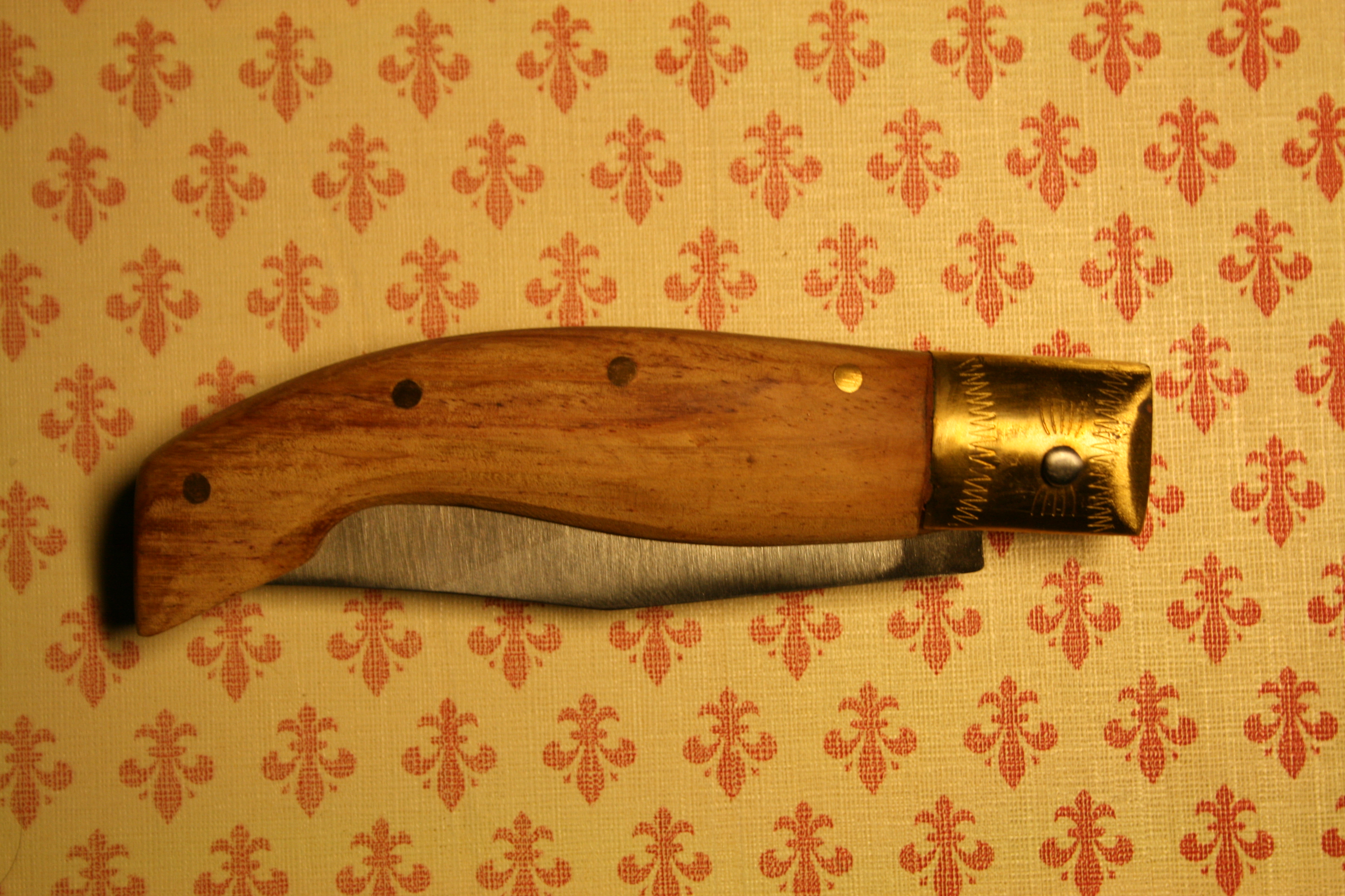 File: 12 - ITALY - Arburese - coltello sardo per scuoiare bovini -  skinning knife from Sardinia (Italy).JPG - Wikimedia Commons