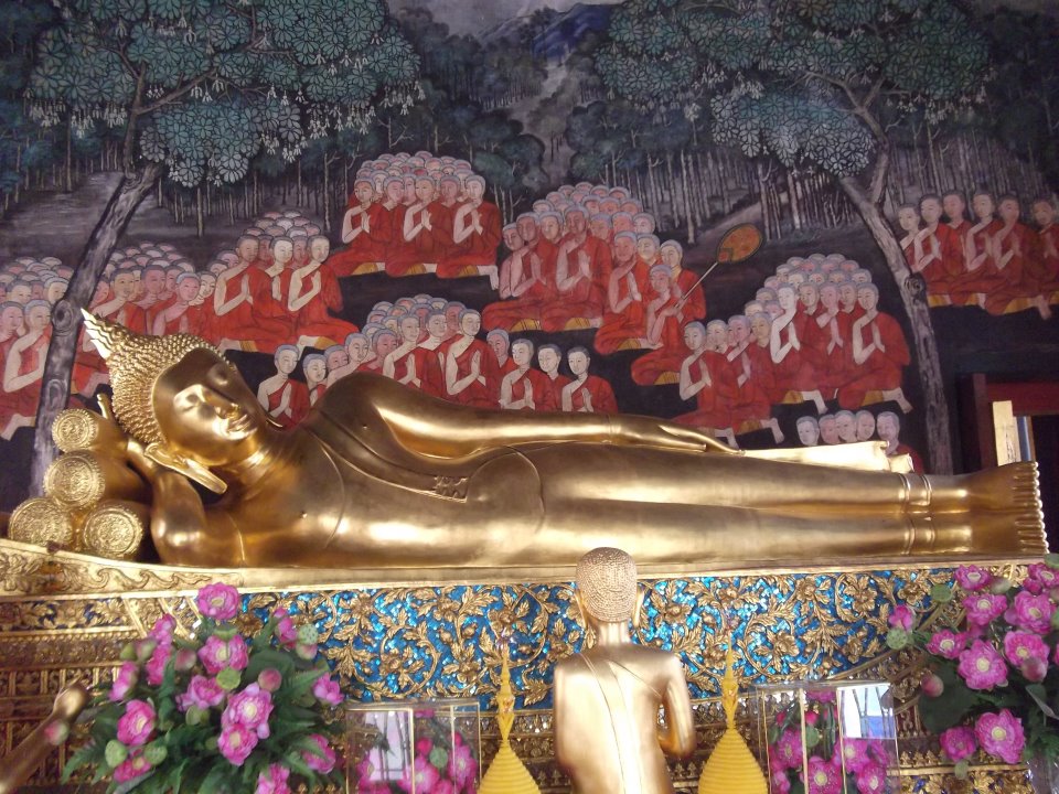 พระไสยา Reclining Buddha of Wat Bowonniwet.jpg