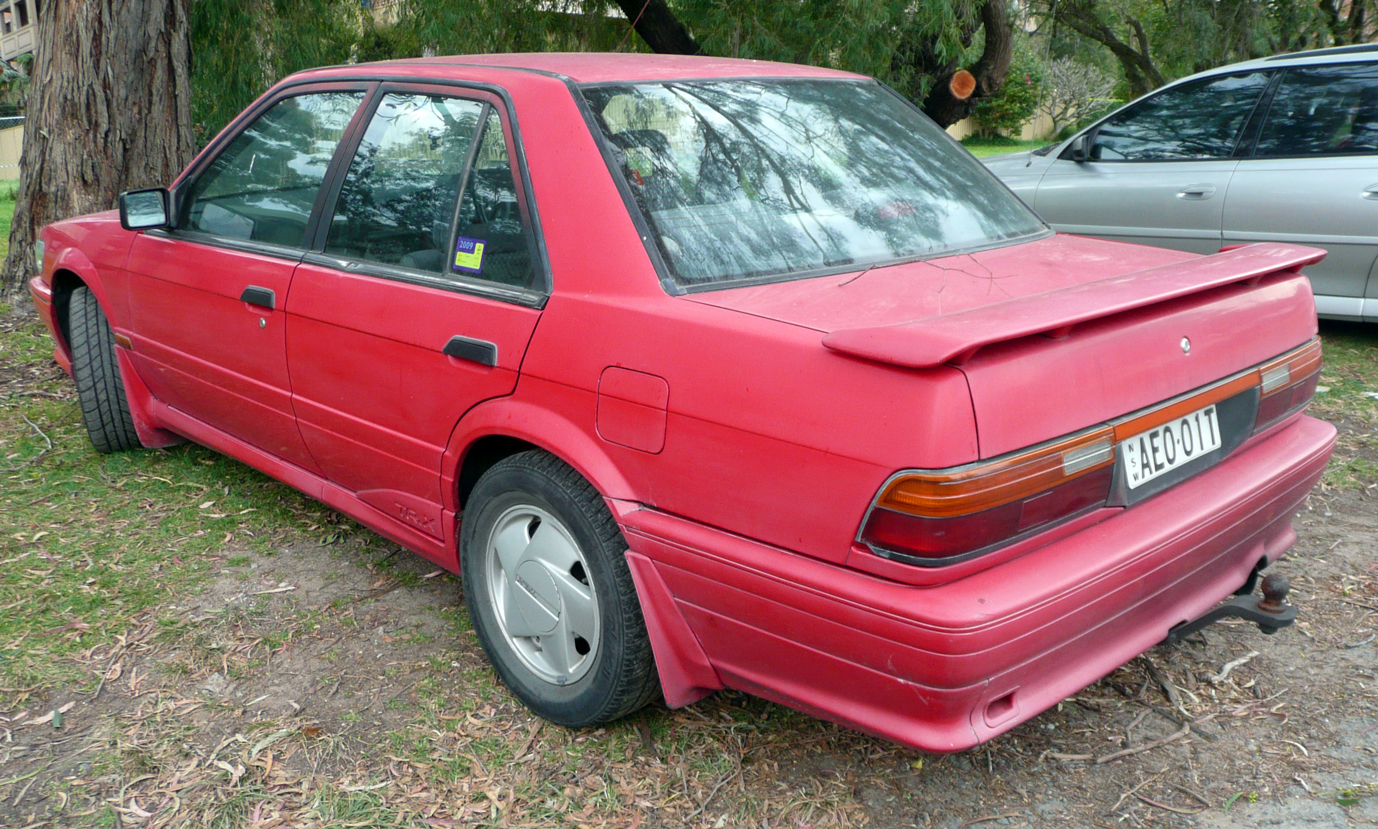 1992 Nissan pintara sedan #2