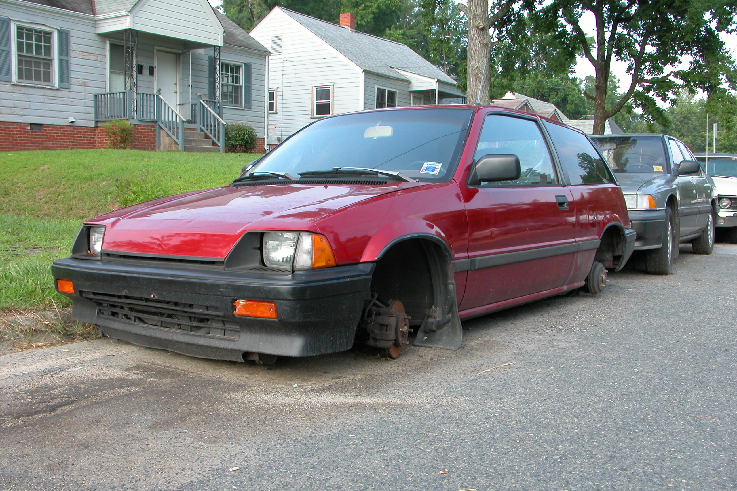 2003-07_Car_with_no_wheels_on_Edgewood_Dr_in_Durham.jpg