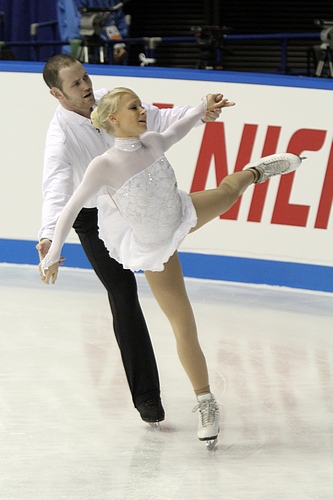 File:2010 NHK Trophy Pairs - Caitlin YANKOWSKAS - John COUGHLIN - 6278a.jpg