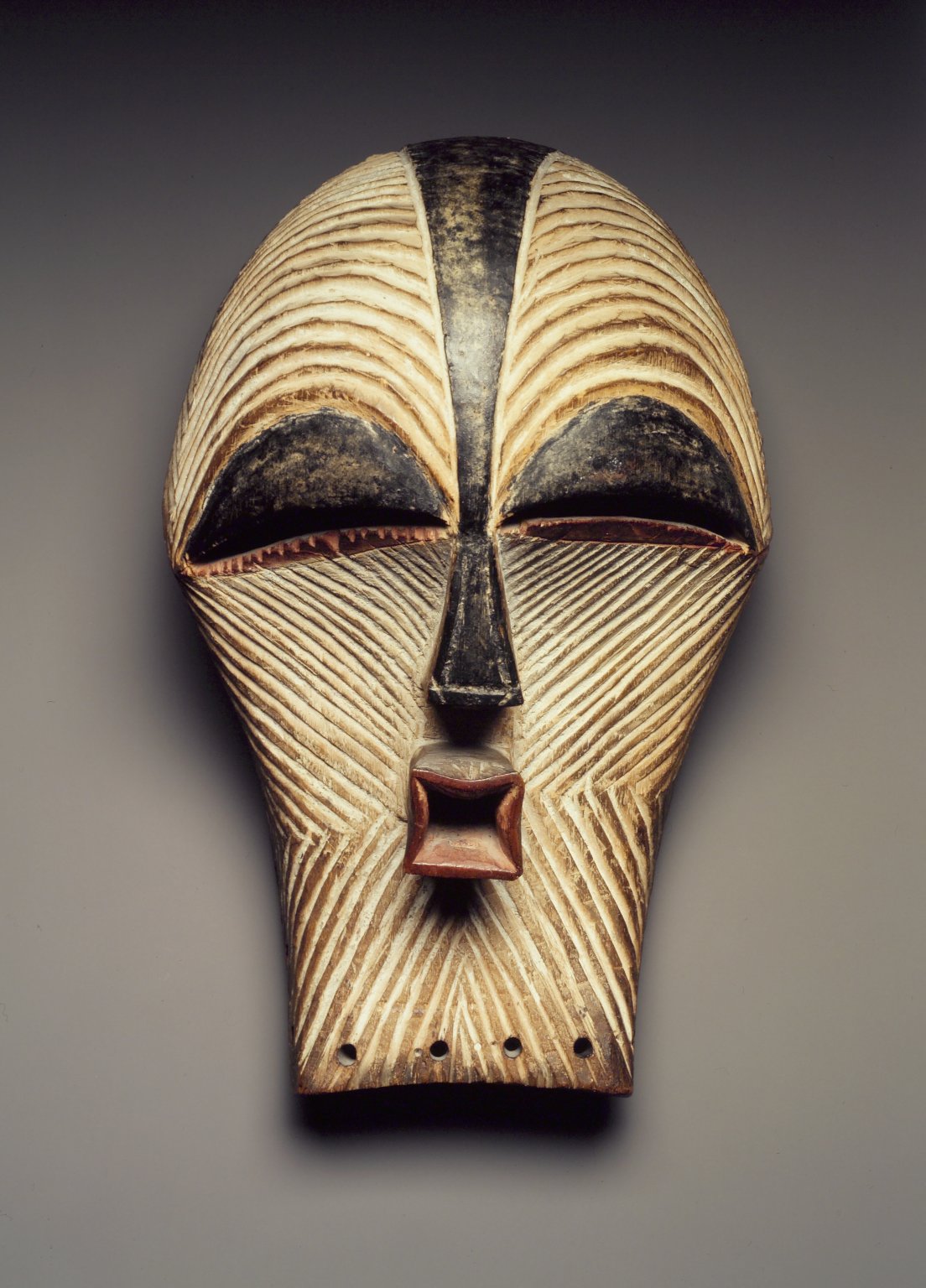 File:Brooklyn Museum 2011.4.2 Female Kifwebe Mask (2).jpg 