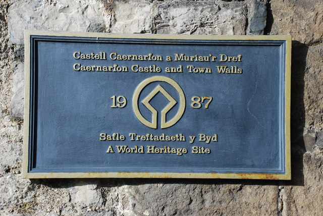 File:Castell Caernarfon Castle - geograph.org.uk - 1020683.jpg