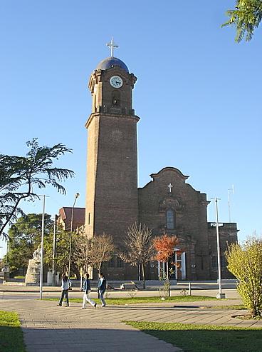 File:Chañar iglesia.jpg