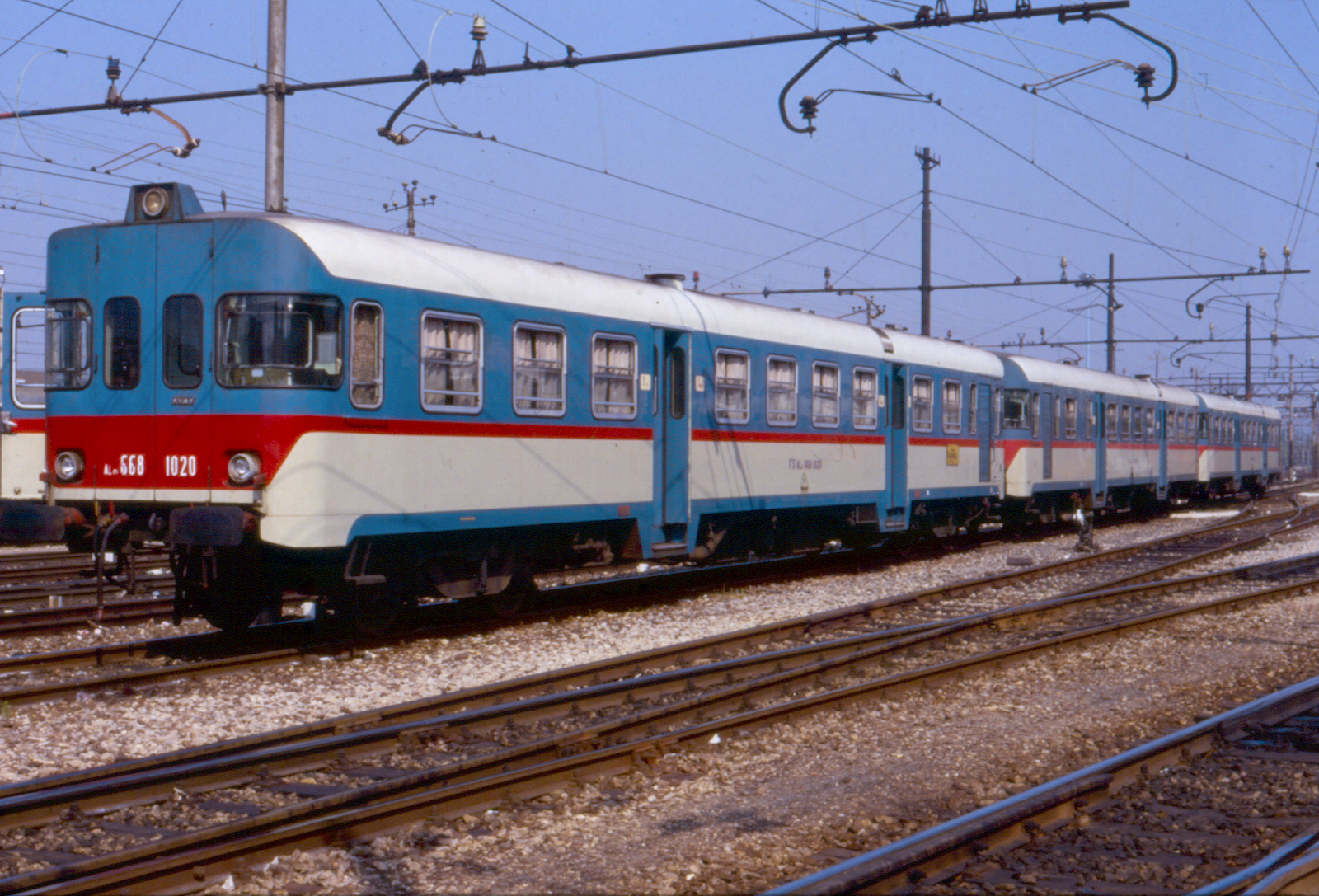 Wajter raport - Page 2 Firenze_-_deposito_locomotive_-_ALn_668.1020_-_22-08-1985