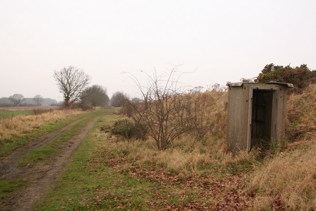 File:Former trackbed - geograph.org.uk - 638841.jpg