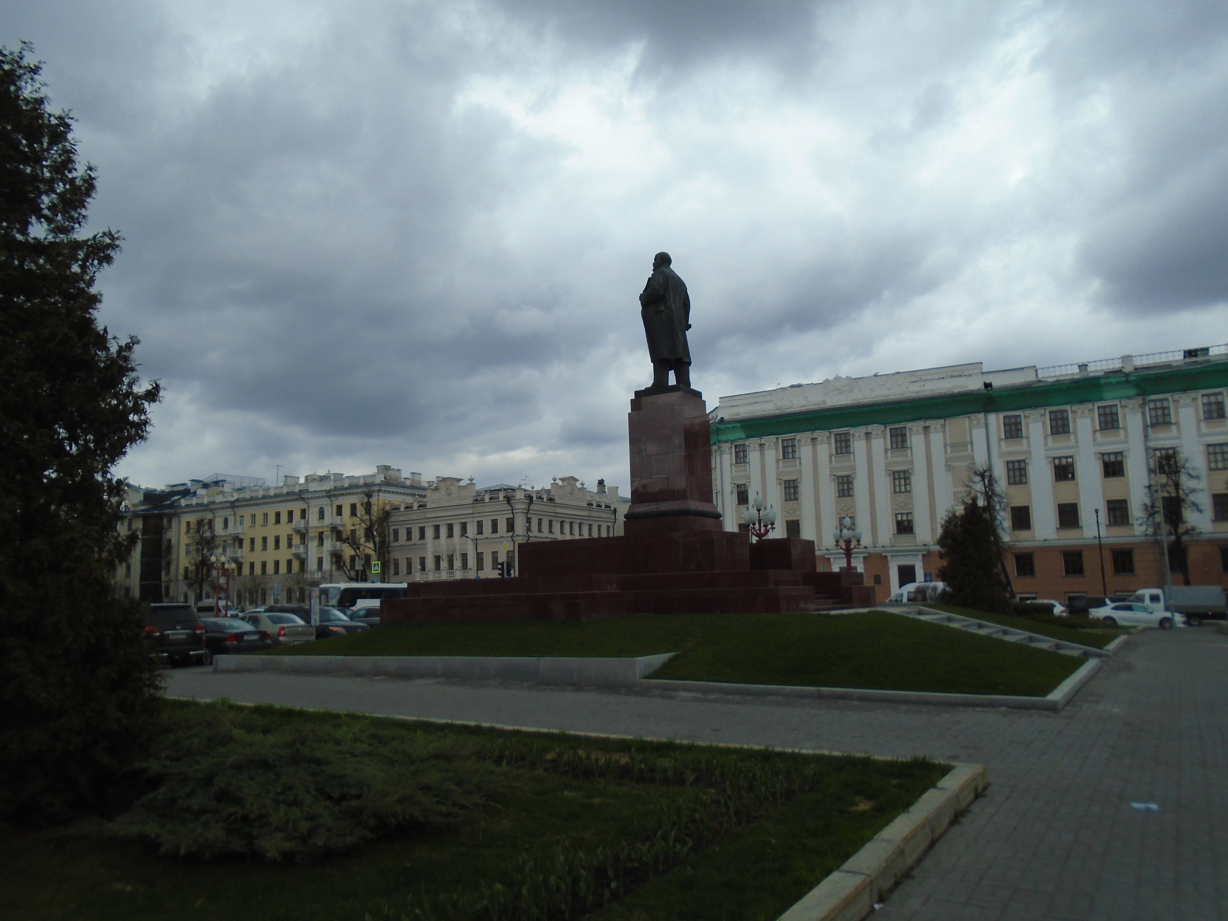 Пл генерала черняховского. Памятник Ленину Великий Новгород. Площадь свободы. Площадь свободы Вологда. Площадь Черняховского Воронеж.