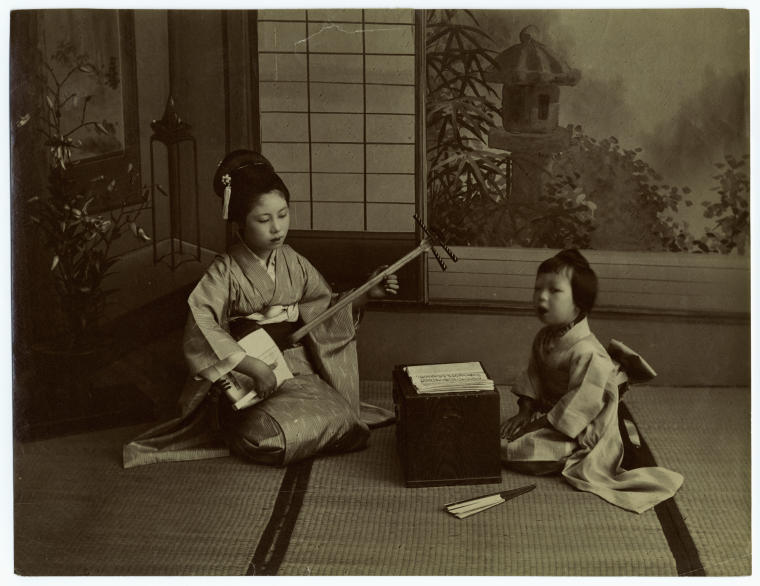 File:Home life in Japan..jpg