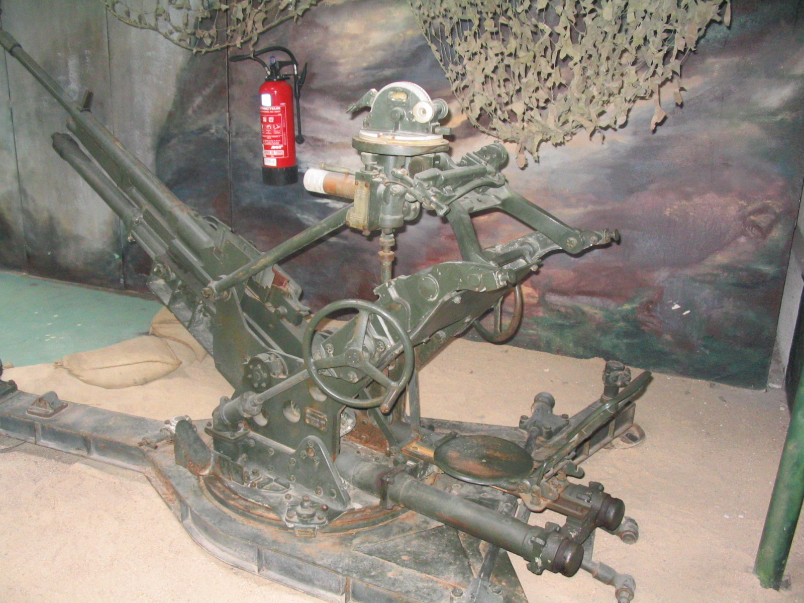 25 мм ру. 25-Мм автоматическая зенитная пушка Гочкисс. 25-Мм зенитная пушка Hotchkiss mle 1938. Гочкис 25 мм пушка. Hotchkiss 25 mm зенитка.