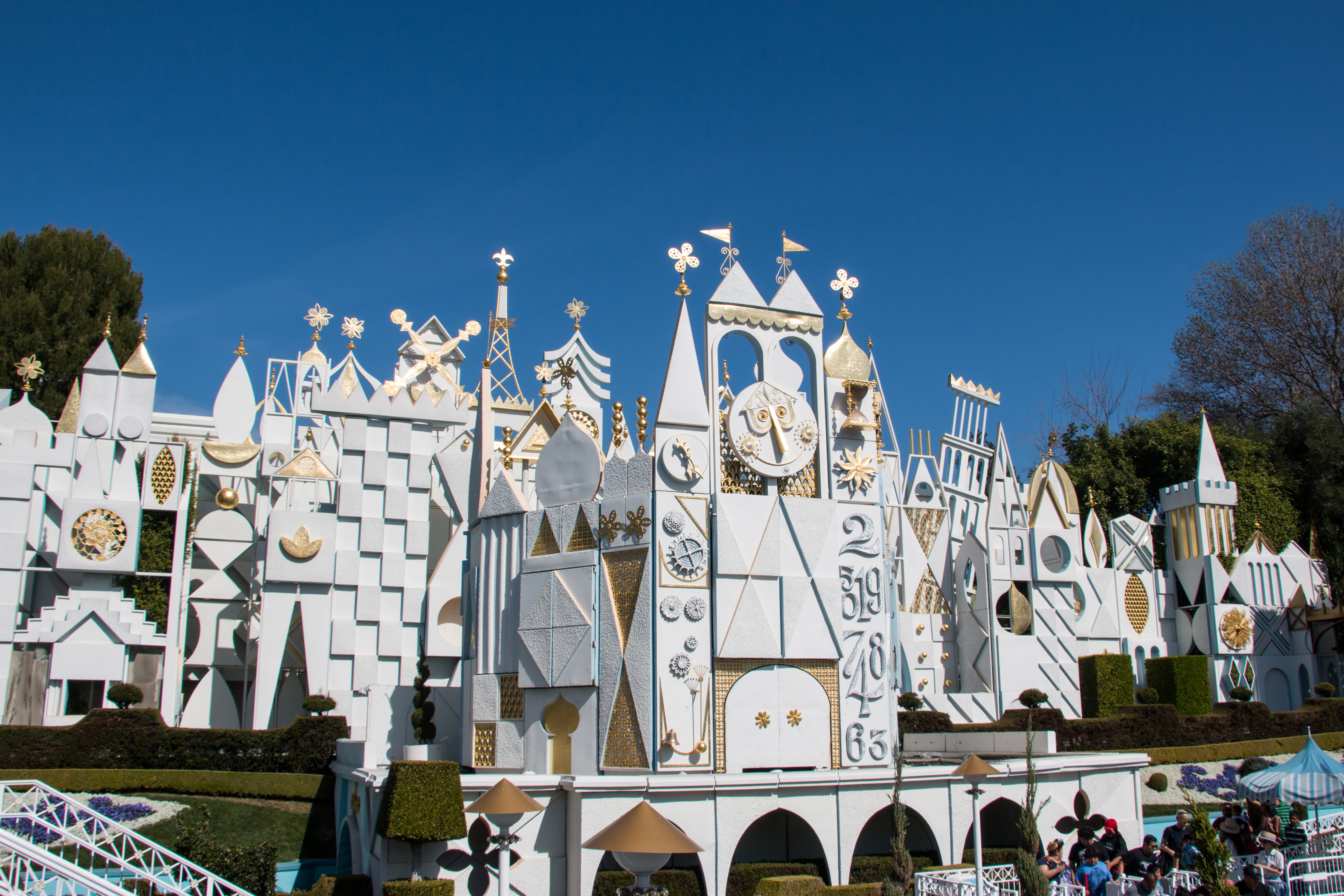 it's a small world boat toy