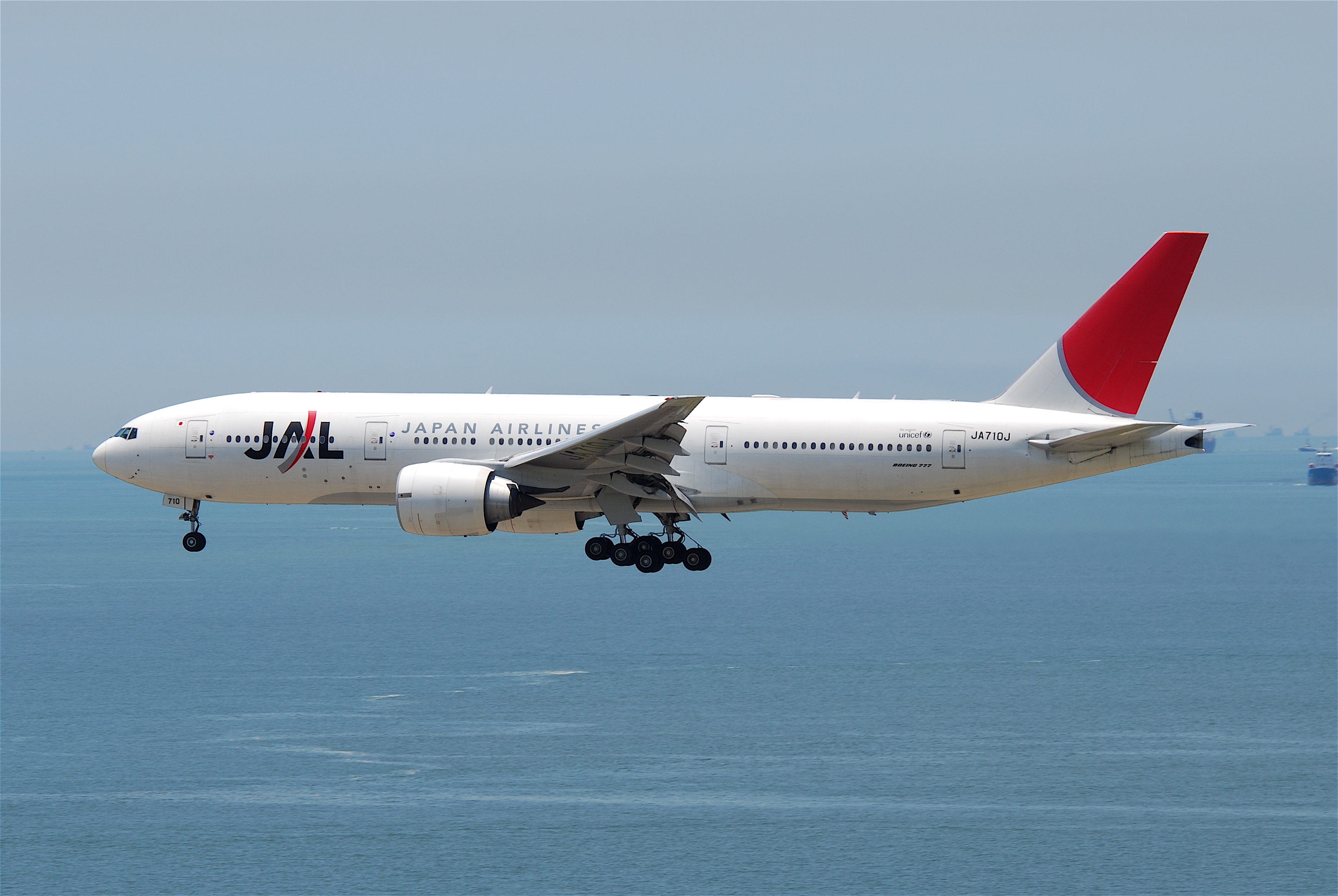 File:JAL Japan Airlines Boeing 777-200ER; JA710J@HKG615lm 