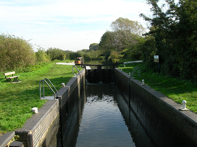 File:Latton Lock - geograph.org.uk - 258525.jpg