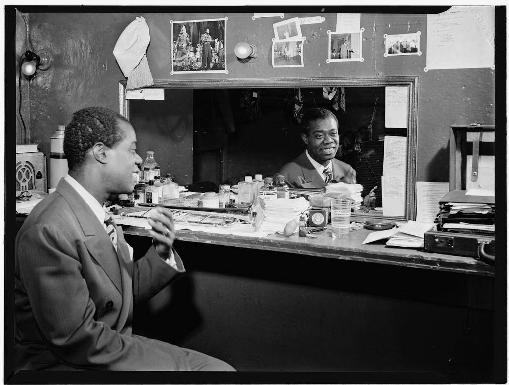 File:Louis Armstrong, Aquarium, New York, N.Y., ca. July 1946 (William P. Gottlieb 00251).jpg ...