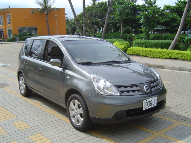 File:Nissan Livina.jpg