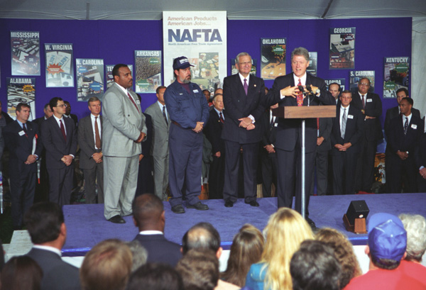 File:Photograph of President William J. Clinton Addressing a North American Free Trade Agreement (NAFTA) Products Event - - NARA - 4421886.jpg