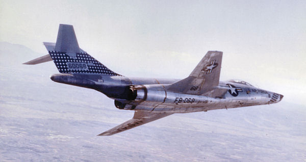 File:Rf-101b-363trw-shaw.jpg