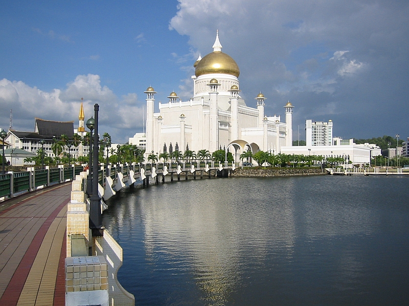 Sultan Omar Ali Saifuddien Mosque; 2002