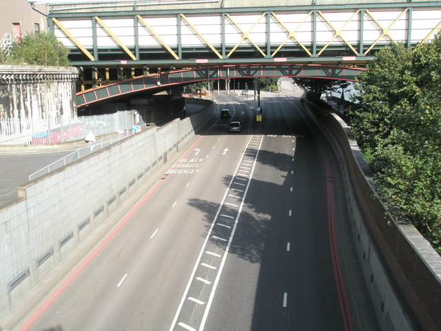 File:The A321 looking towards Blackfriars Bridge - geograph.org.uk - 967899.jpg