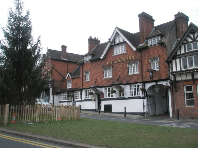 File:The Swan Inn, Haslemere High Street - geograph.org.uk - 1101194.jpg