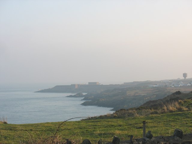 File:View east along the cliff tops in the direction of Amlwch - geograph.org.uk - 1106730.jpg